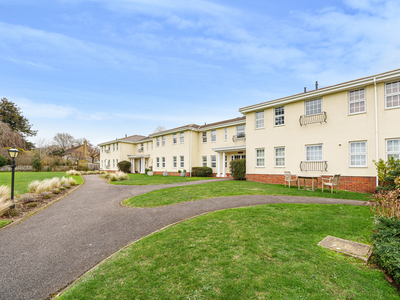 2 bedroom property for sale in Berry Hill, Taplow, SL6