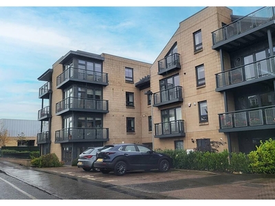 3 bed flat for sale in Trinity