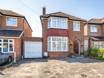 3 Bed House For Sale in Stanmore, Middlesex, HA7 - 5072397