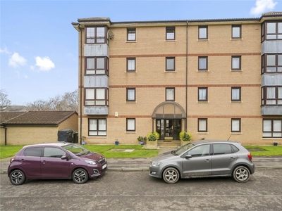 3 bed top floor flat for sale in Trinity
