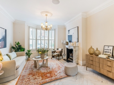 5 bedroom property to let in Tyrawley Road London SW6