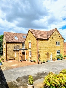 Country house for sale in Harborough Road, Northampton NN6