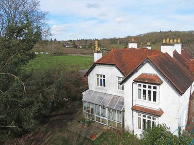 Country house for sale in Whyteladyes Lane, Cookham SL6