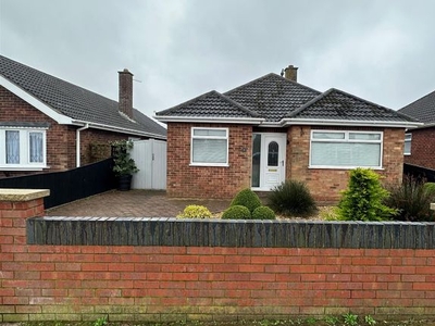 Detached bungalow to rent in Seaford Road, Cleethorpes DN35