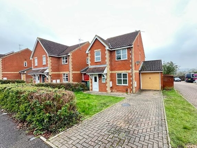 Detached house to rent in Bankside Close, Houghton Regis, Dunstable, Bedfordshire LU5