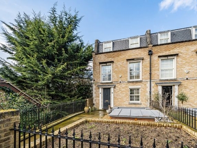 End terrace house for sale in Woodclyffe Drive, Chislehurst, Kent BR7
