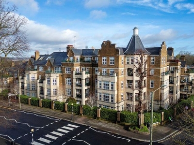 Flat for sale in Mountview Close, Hampstead Garden Suburb, London NW11