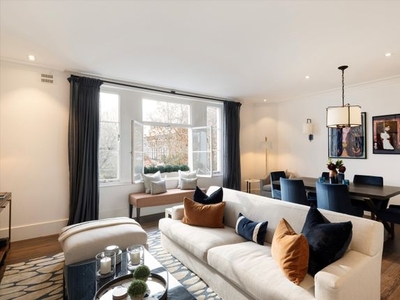 Flat for sale in Onslow Square, South Kensington, London SW7