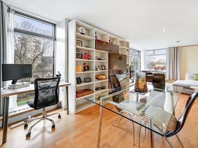 Flat for sale in Parliament View Apartments, 1 Albert Embankment SE1