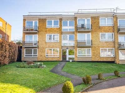 Flat to rent in Albany Court, Milton Road, Harpenden, Herts AL5