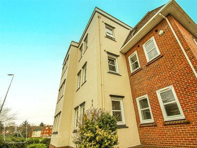 Flat to rent in Crouch Street, Colchester, Essex CO3