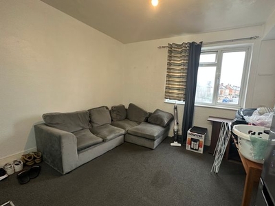 Flat to rent in Haddenham Road, Off Narborough Road, Leicester LE3