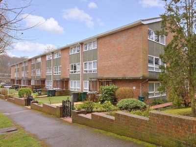 Flat to rent in Main Avenue, Moor Park Estate, Northwood HA6