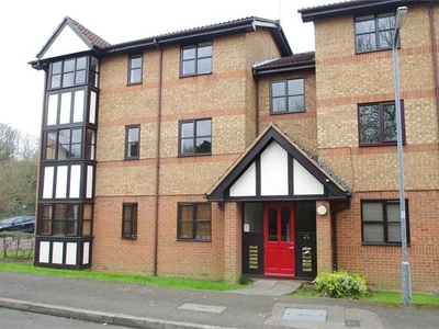 Flat to rent in Osprey Close, Falcon Way, Watford WD25