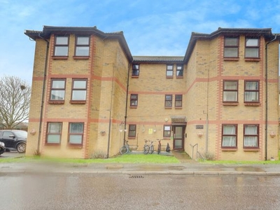 Flat to rent in The Woodlands, Southend-On-Sea SS3