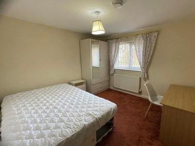 Room to rent in 9A Grange Avenue, Mansfield NG18