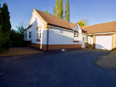 Bungalow to rent in Lindum Close, Syston, Leicester LE7