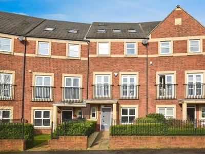 Town house for sale in Featherstone Grove, Gosforth, Newcastle Upon Tyne NE3