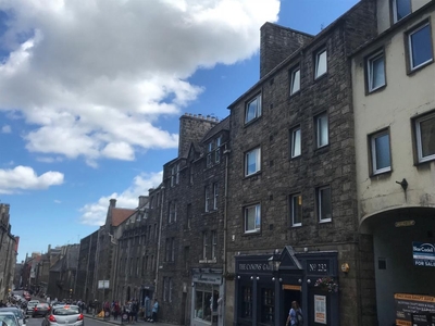 2 Bed Flat, Canongate, EH8