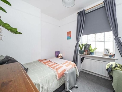 2 Bedroom Flat For Sale In Hackney, London