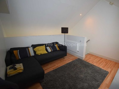 2 bedroom house to rent Salford, M6 5LX