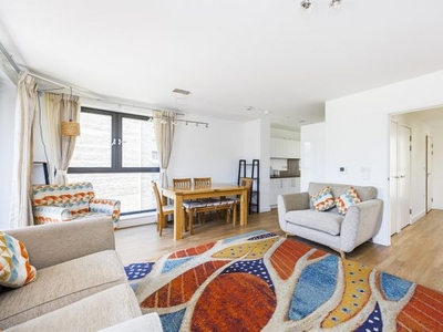 3 bedroom duplex to rent London, E16 2GR