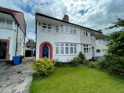 4 Bedroom Semi-detached House For Rent In Petts Wood, Orpington