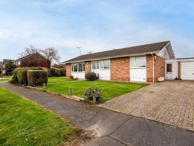 Bungalow to rent in Furners Mead, Henfield BN5