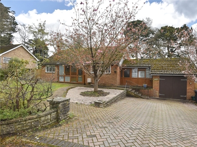 Croft Close, Corfe Mullen, Wimborne, Dorset, BH21 3 bedroom bungalow in Corfe Mullen