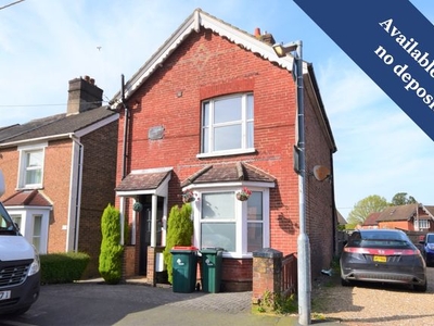 Detached house to rent in Albany Road, Crawley RH11