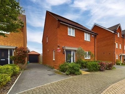 Detached house to rent in Lawrence Place, Shinfield, Berkshire RG2