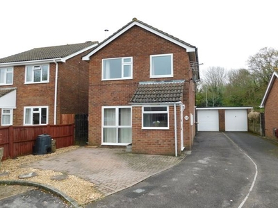 Detached house to rent in The Warren, Holbury, Southampton SO45