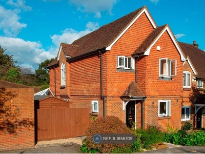 End terrace house to rent in Collards Gate, Haslemere, Surrey GU27