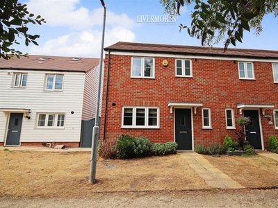 End terrace house to rent in Henry Walk, Dartford, Kent DA1