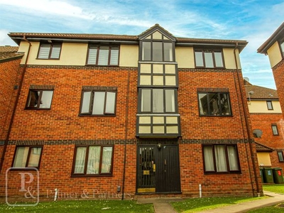 Flat to rent in Brinkley Place, Colchester, Essex CO4
