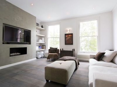 Flat to rent in Chesterton Road, North Kensington, Kensington & Chelsea W10