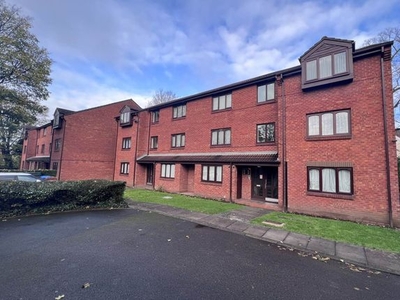 Flat to rent in Chiswick Court, Erdington, Birmingham B23