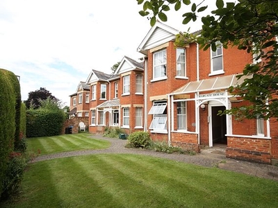 Flat to rent in Chobham Road, Horsell, Woking GU21