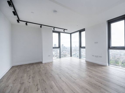 Flat to rent in City Road, Old Street EC1V