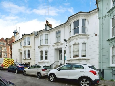 Flat to rent in College Road, Brighton BN2
