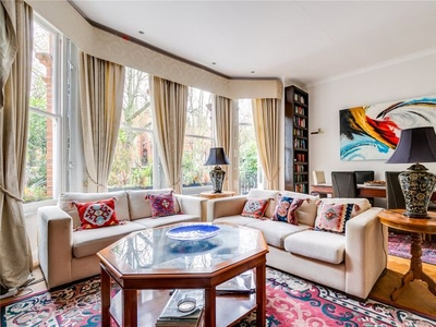 Flat to rent in Courtfield Road, South Kensington SW7