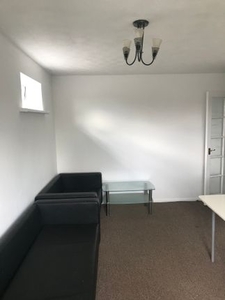 Flat to rent in Express Drive, Ilford IG3