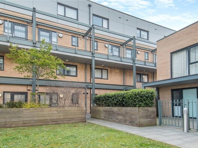 Flat to rent in Flamsteed Close, Cambridge CB1