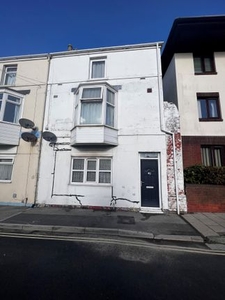 Flat to rent in Hardwick Street, Weymouth DT4