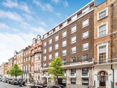 Flat to rent in Harley Street, London W1G