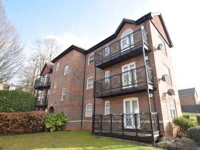Flat to rent in Hughenden View, Shrubbery Close, High Wycombe, Buckinghamshire HP13