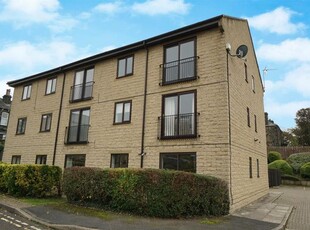 Flat to rent in Kerry Court, Horsforth, Leeds LS18