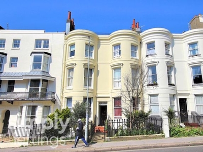 Flat to rent in Lower Rock Gardens, Brighton BN2