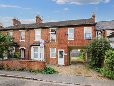 Flat to rent in Northern Road, Aylesbury HP19