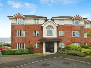 Flat to rent in Tiverton Drive, Wilmslow, Cheshire SK9